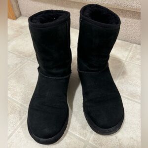 UGG Classic Short II Women Size 8